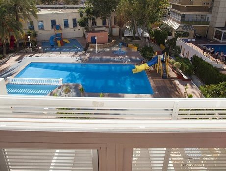 Junior vista piscina Hotel Magic Villa Benidorm