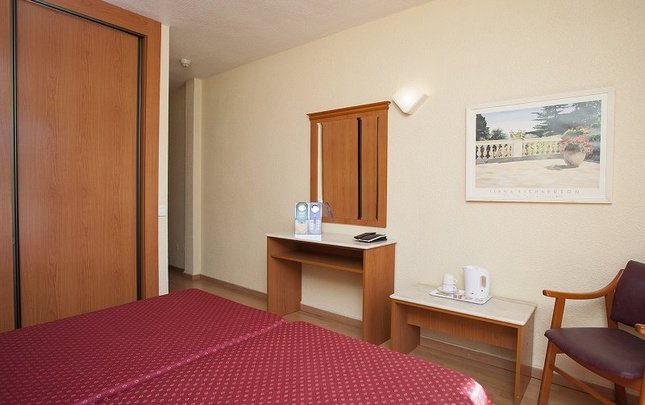 Junior vista piscina Hotel Magic Villa Benidorm